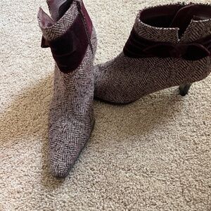 Maroon tweed ankle boot